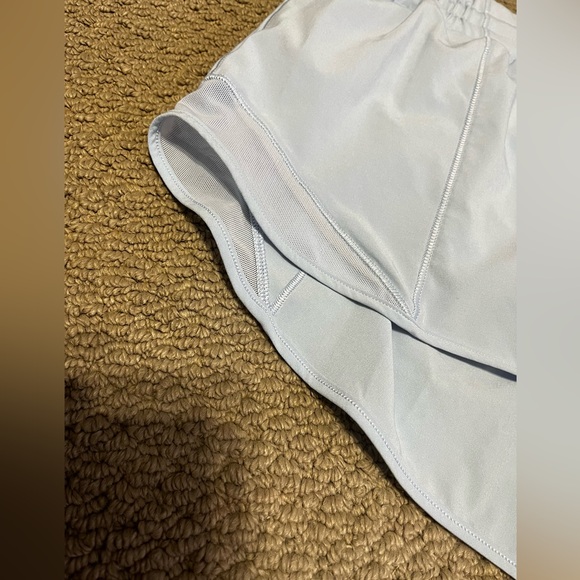 Lululemon | Hotty Hot Low-Rise Lined Short 2.5" Inseam in Powder Blue - Picture 6 of 16